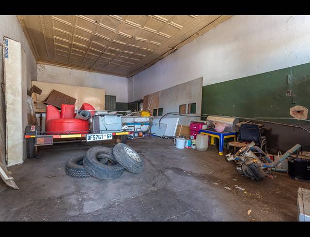 725M² BUILDING FOR SALE IN SPRINGS CENTRAL